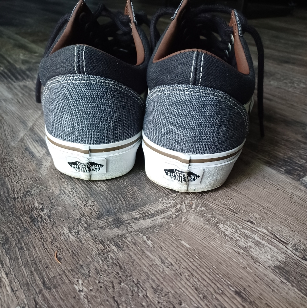 Vans - Picture 3 of 5